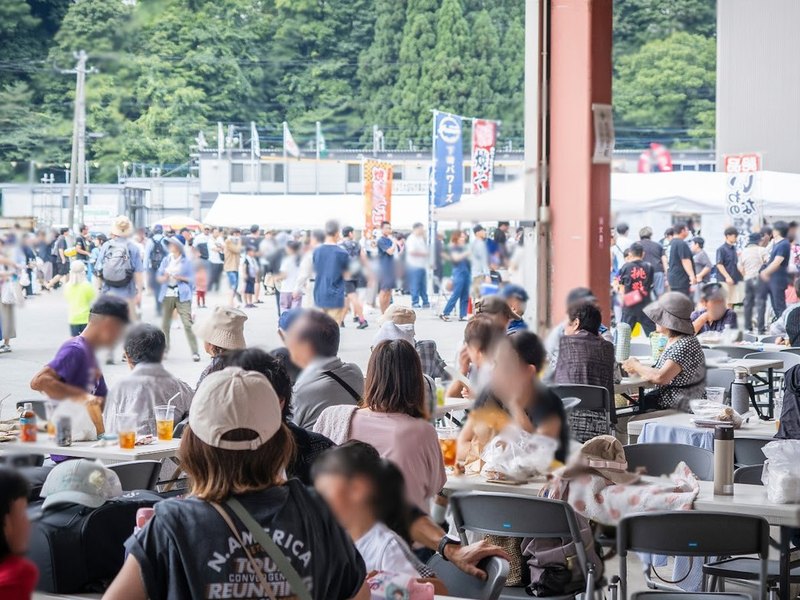にぎわう会場